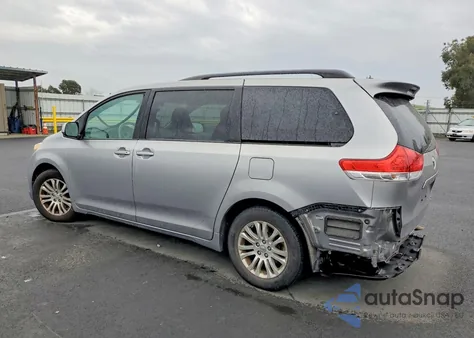 2012 Toyota Sienna Xle z USA, uszkodzony, nr VIN 5TDYK3DC8CS250476